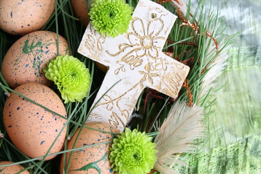 Decorated eggs in a wreath on a green background
