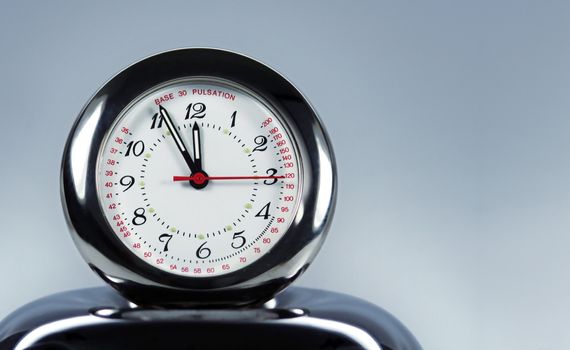 pulsation clock shows the time - five to twelve