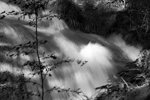 an image of a beautifull river in autumn