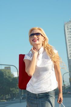 Portrait of an attractive young women with a shopping Bag