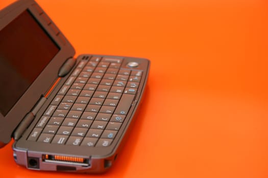 New technology Flip-open cellphone with keyboard