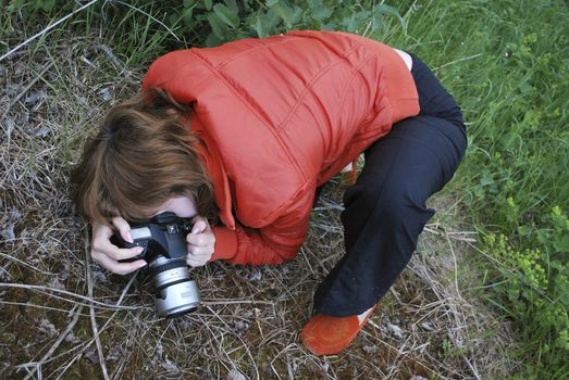 girl with camera executes macro removal