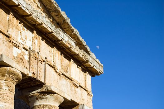 The Doric temple of Segesta (5th century BC, 6×14 columns); Sicily, Italy