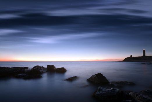 Seacoast. A decline. The sky in the light of the moon and the sun. Long exposure, a wide corner.