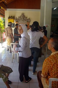 Voters waiting in line to vote in the Presidential election of Indonesia. Tuban, Bali, Indonesia. July 8, 2009.