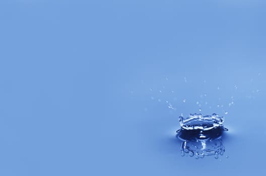 Water splash crown-blue tones