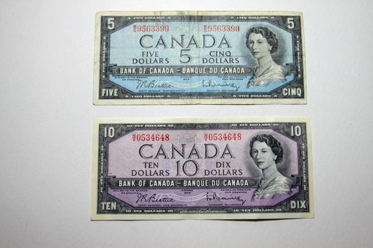 Details of old canadian five and ten dollar bills