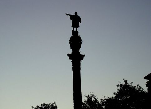 Colombus statue pointing to the Americas