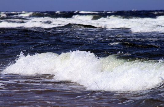 Waves splashing just before the beach