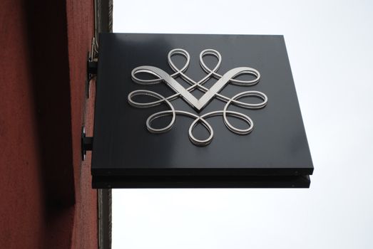 Logo of the norwegian wine monopoly.