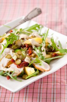 Salad with mango, smoked chicken and apple