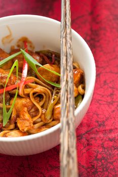 Delicious and freshly made noodledish with chicken and peppers