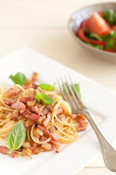 Spaghetti with bacon, garlic, parmezan and basil