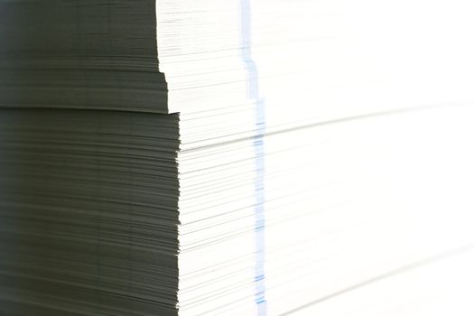 Pack of a white paper with a dark blue strip