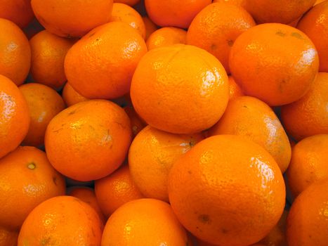 fresh oranges in market stall