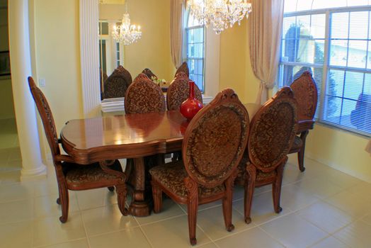 A modern dining room in a Florida Home.