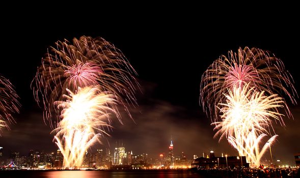 The 4th of July fireworks over the Hudson River west of Midtown Manhattan