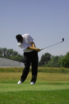 a picture of a golf player