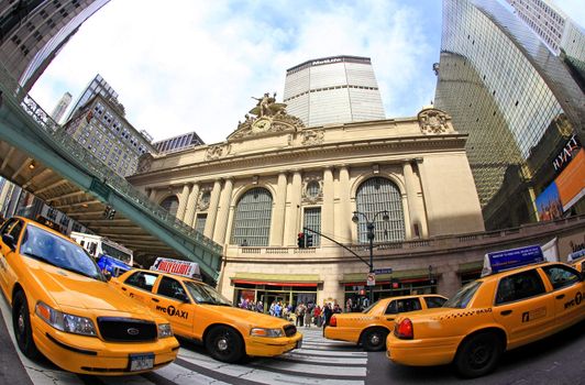 New York City, April 17, 2009: commuters and tourists rushing in front of the grand central station during the Friday afternoon rushhour (a fisheye view)