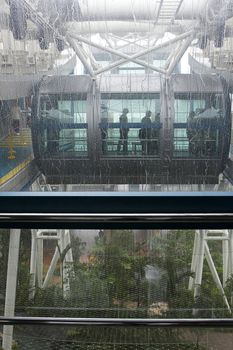 The famous, new landmark in Singapore - the Singapore Flyer. Here you see people entering the "tube" in rainy weather. 