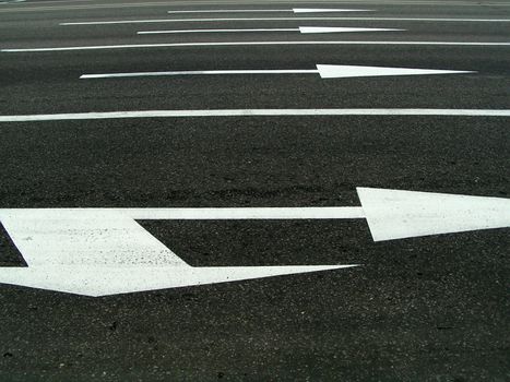 Road marking (arrows)