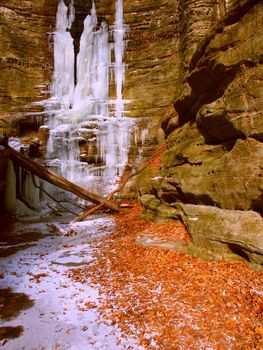 View of the frozen Lake Falls at Matthiessen State Park of Illinois.