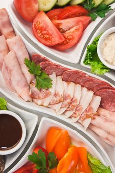 Sliced ??meat and vegetables on a platter