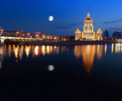  Night Moscow.  Moscow River. Hotel Ukraine. Panorama.