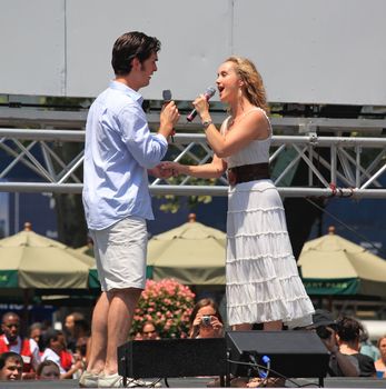 NEW YORK - July 17: Paul Shaefer and Elizabeth Loyacano performed in Phantom of the Opera - The Broadway at Bryant Park in NYC - a free public event on July 17, 2008  