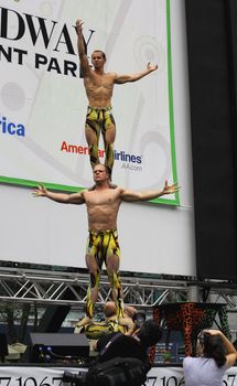 NEW YORK - JULY 31: The cast of  Cirque Dreams Jungle Fantasy performed at The Broadway in Bryant Park in NYC - a free public event on July 31, 2008  