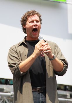 NEW YORK - JULY 31: Actor Kevin Earley performed A Tale of Two Cities at The Broadway in Bryant Park in NYC - a free public event on July 31, 2008  