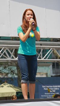 NEW YORK - JULY 31:  Actress Sierra Boggess performed In The Little Mermaid at The Broadway in Bryant Park in NYC - a free public event on July 31, 2008  