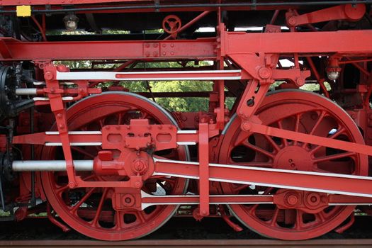 Detailansicht von der Antriebseinheit einer alten Dampflokomotive	
Details of the drive unit of an old steam locomotive