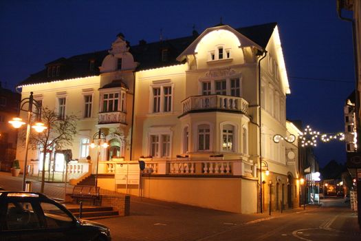 altes Stadhaus,Sitz des Bürgermeisters,am Abend Birkenfeld,Deutschland	
Old Townhouse, home of the mayor, in the evening Birkenfeld, Germany