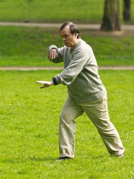 tai chi exercises to help achieve a balance