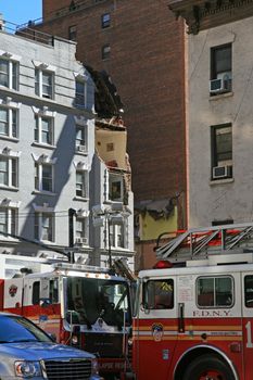 Crane collapse flatten a 4 story building and killed 7 people in Midtown Manhattan  