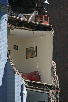 Crane collapse flatten a 4 story building and killed 7 people in Midtown Manhattan  