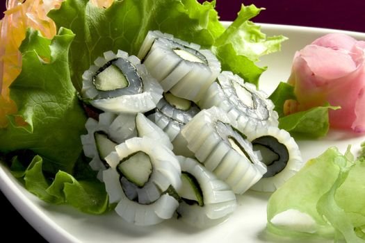 Sushi, lettuce and carrot
