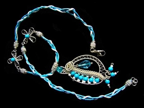 Charming wire pendant with  turquoise beads