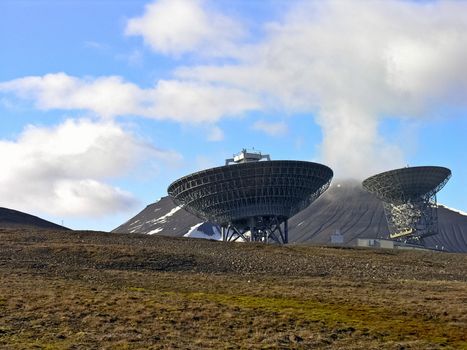 Svalbard parabola antenna installation into the wild