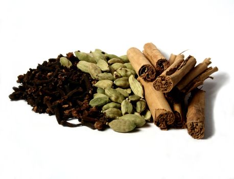 Cloves, cardamom and cinnamon