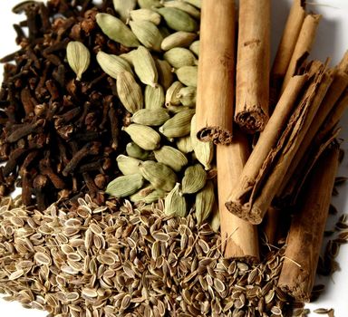 Cinnamon, cloves, cardamom, seeds