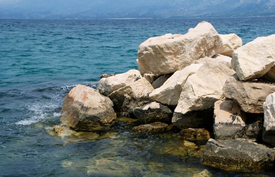 Large stones that extends into the sea.