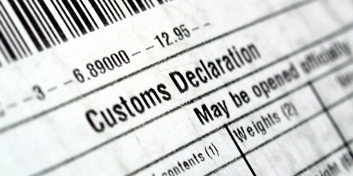 Customs declaration on a foreign packet parcel