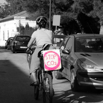 woman in bicyle with a message: stop co2