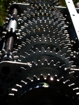 Mechanism with cog-wheel