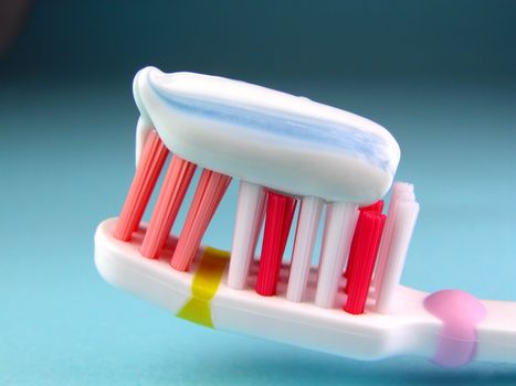  Toothbrush with toothpaste-detail         