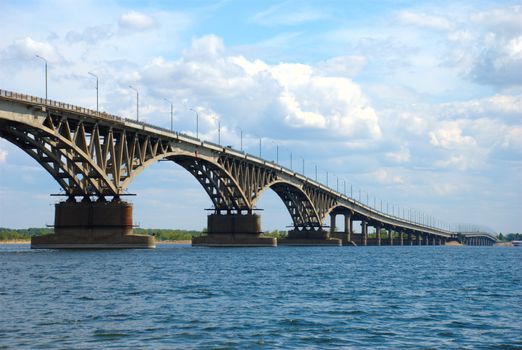 Road bridge over the Volga River in Saratov. 