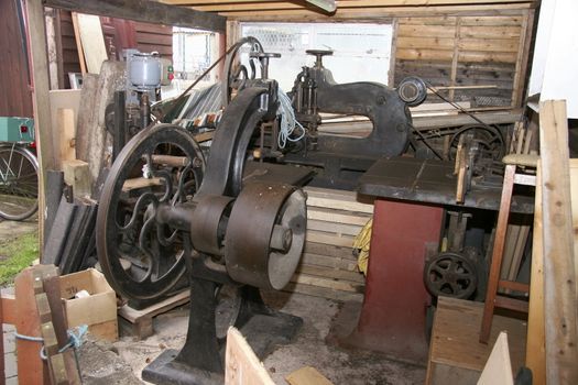 large mechanical tools used in a carpenters workshop