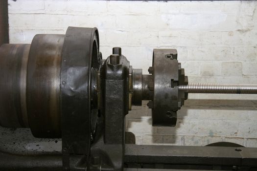 details of the mechanics of a large lathe